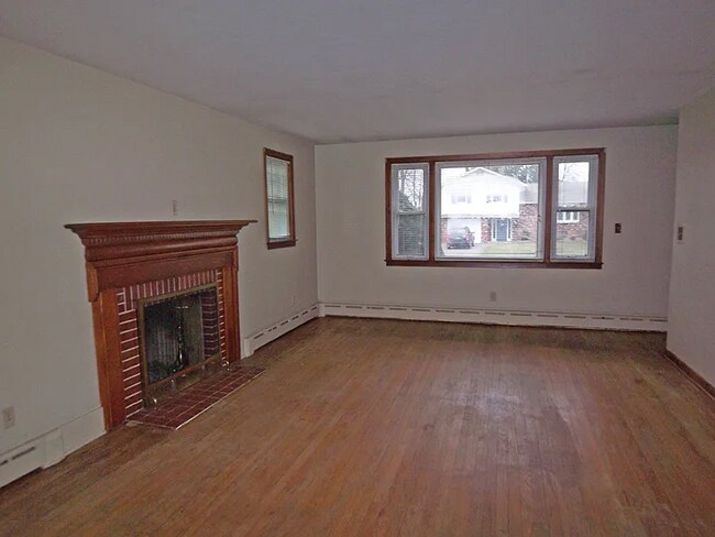 Building Photo - Comfortable Ranch in Quiet Neighborhood 3 Bedrooms/ 1 full bath