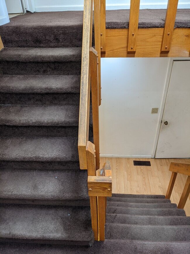 Building Photo - 1709 E Willow Ct