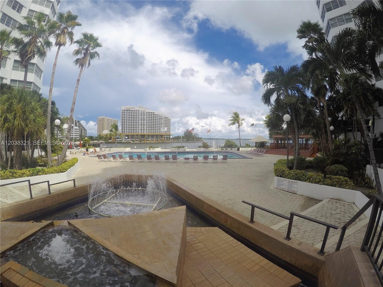 Building Photo - 801 Brickell Bay Dr