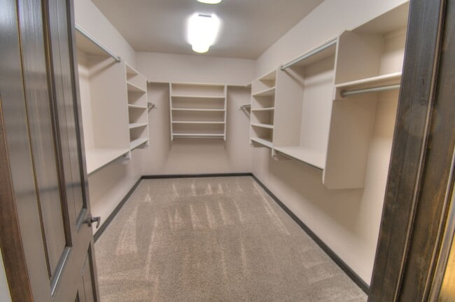 Building Photo - Meriposa Masterpiece