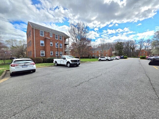 Building Photo - 6620 Boulevard View