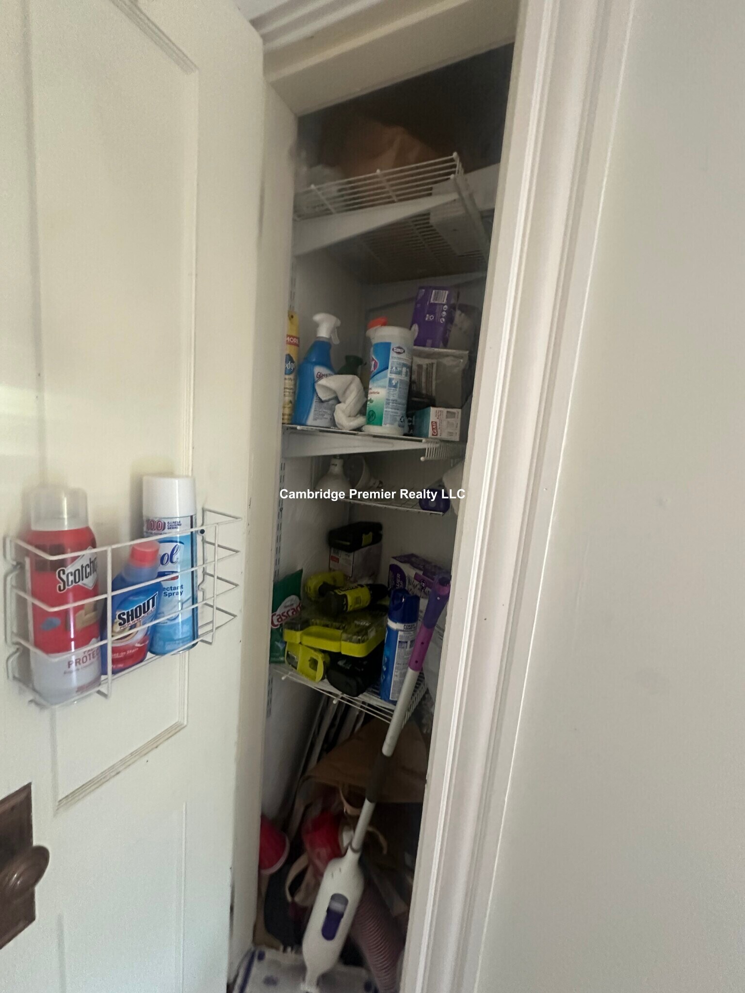 Building Photo - 399 School St