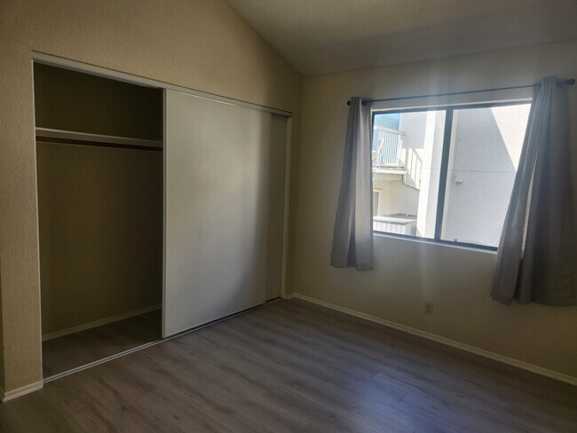 Building Photo - 1208 Roswell Ave