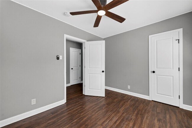 Building Photo - 725 Berick Dr
