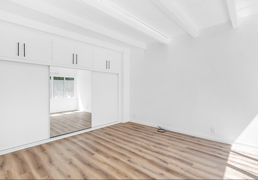 Building Photo - 3623 1/2 Fletcher Dr