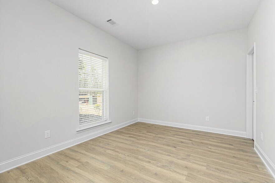 Building Photo - 301 Cantrell Dr