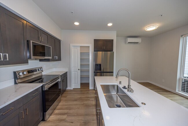 Building Photo - BRAND NEW - Reserve Street Lofts - Gated - 6 weeks Free & Free xfinity internet!