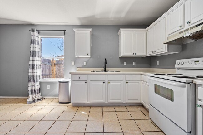 Building Photo - Charming 3-Bedroom Home Near Lackland AFB!