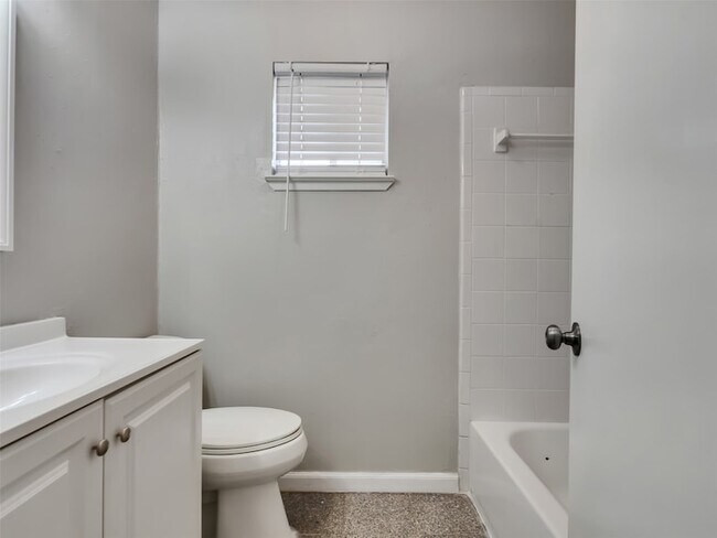 Building Photo - 4003 Swinden Dr
