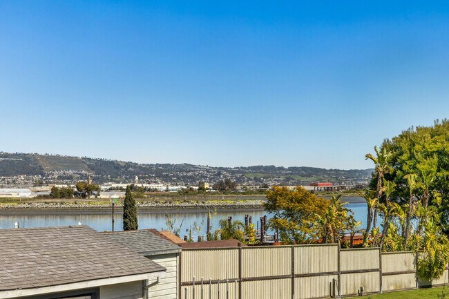 Building Photo - 1618 Fernside Blvd