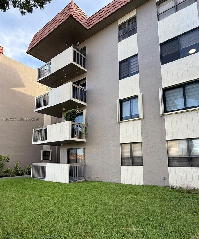 Building Photo - 1121 SW 122nd Ave