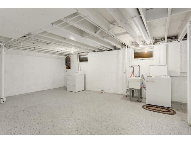 Building Photo - 120 Inglewood St