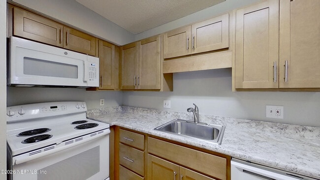 Building Photo - 2530 Whispering Woods Blvd