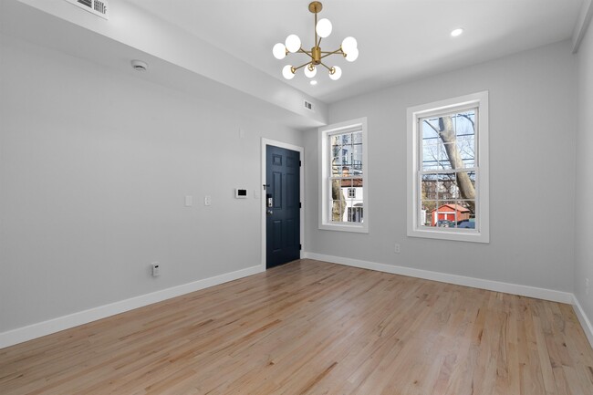 Building Photo - 47 Washburn St