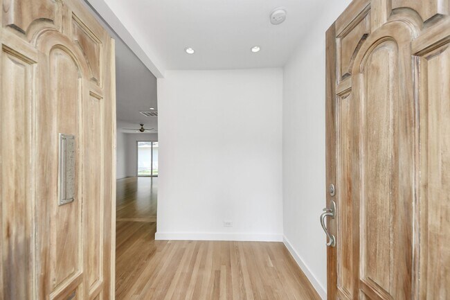 Building Photo - 7610 Highmeadow Dr