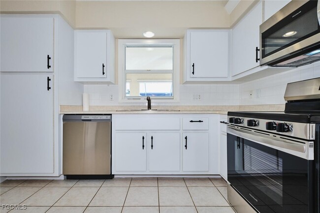 Building Photo - 132 SE 19th Terrace