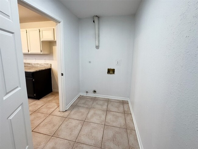 Building Photo - 918 Bolton Ct