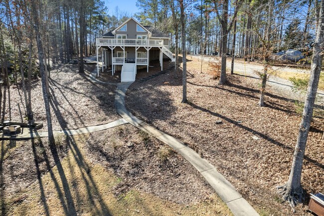 Building Photo - Lakefront Oconee Home