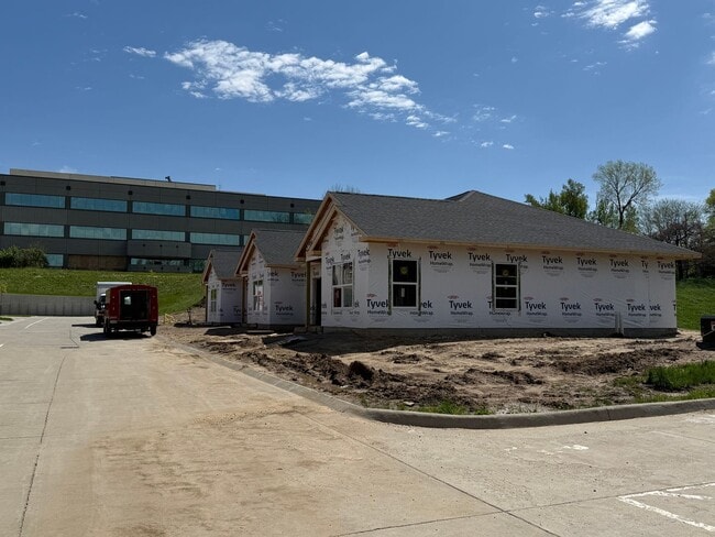 Building Photo - Pre-Leasing Now: Buffalo Ridge Townhomes | 2 Bed, 2 Bath, Attached Garage