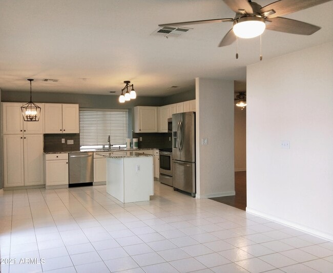 Building Photo - 16851 S 20th Way