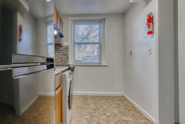 Building Photo - 1317 Eutaw Pl