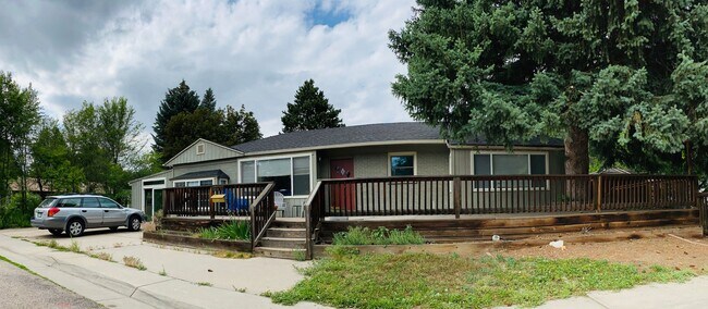 Building Photo - 910 Bungalow Ct