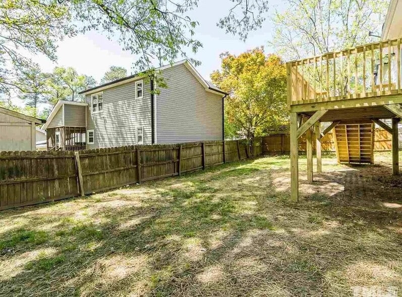 Building Photo - Room in House on Harmony Ct