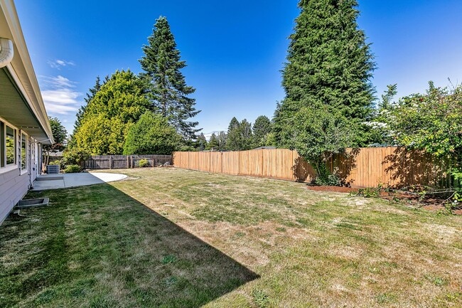 Building Photo - Freshly Remodeled Burien Rambler