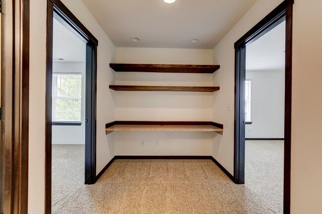 Building Photo - Stunning 3 Bed 2.5 Bath home in Fairway Point
