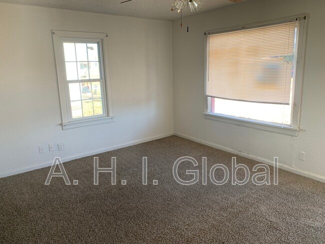 Building Photo - 810 S Philadelphia St