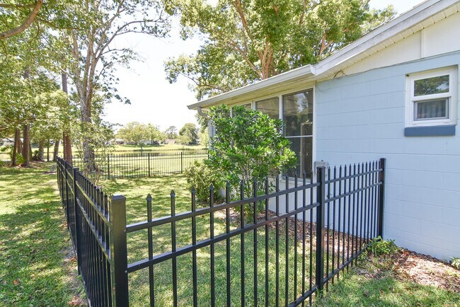 Building Photo - 919 Viscaya Blvd