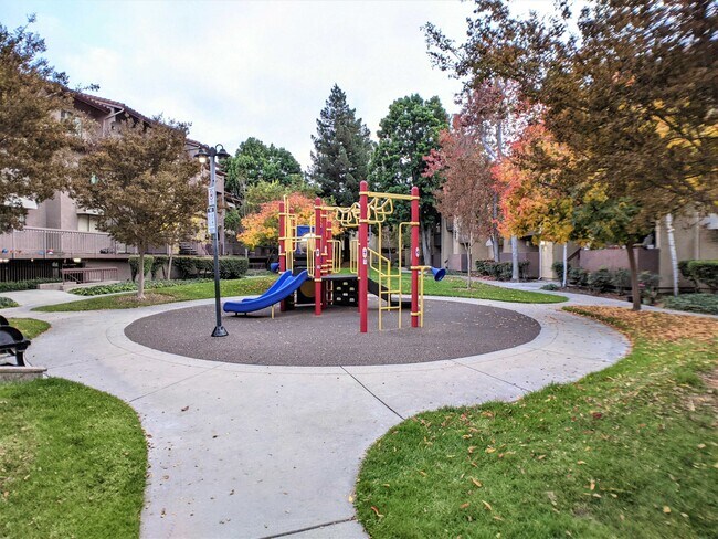 Building Photo - 2250 Monroe St