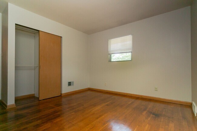 Building Photo - 3952 S 43rd St
