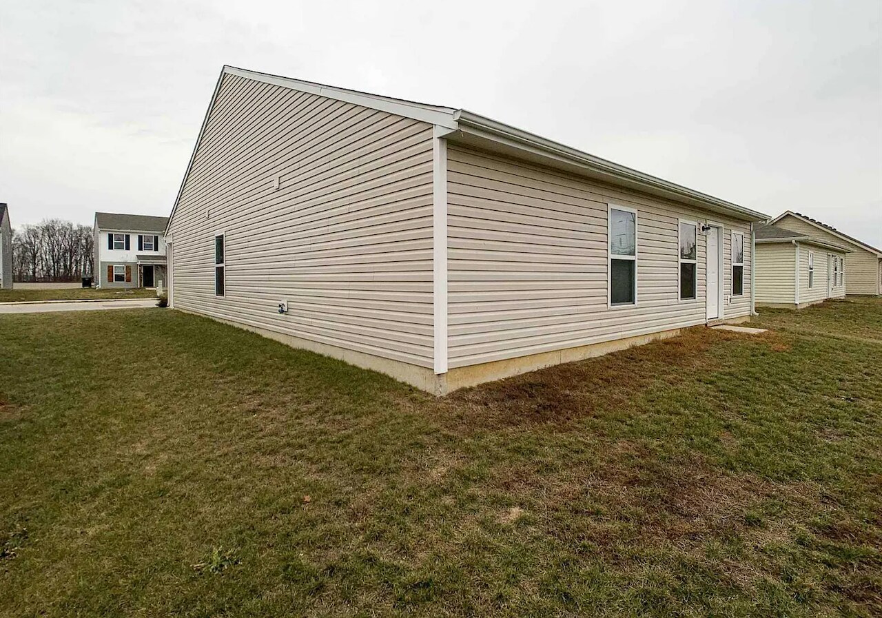 Building Photo - 391 Ariel Dr