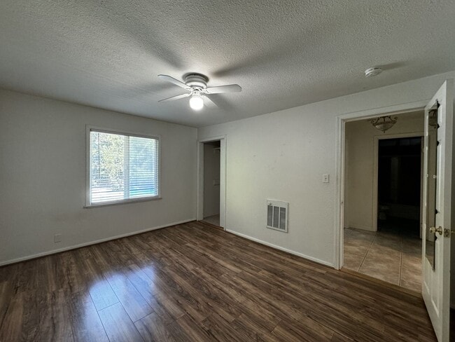 Building Photo - 1843 Square Foot River Front two level hom...