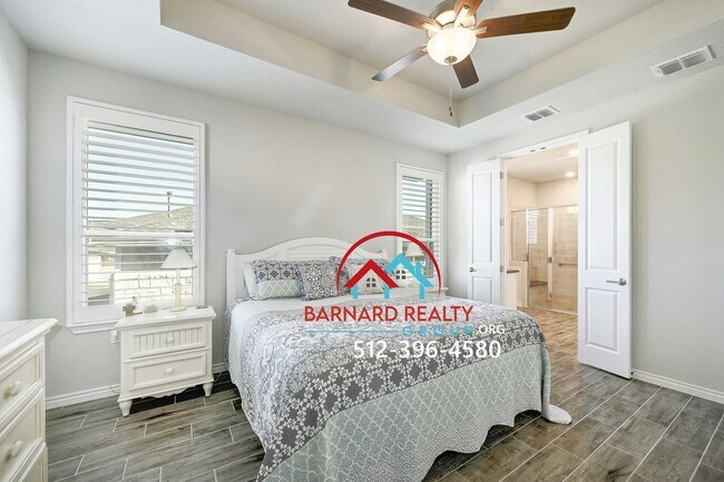 Building Photo - Application Pending: Beautiful Home in Kis...