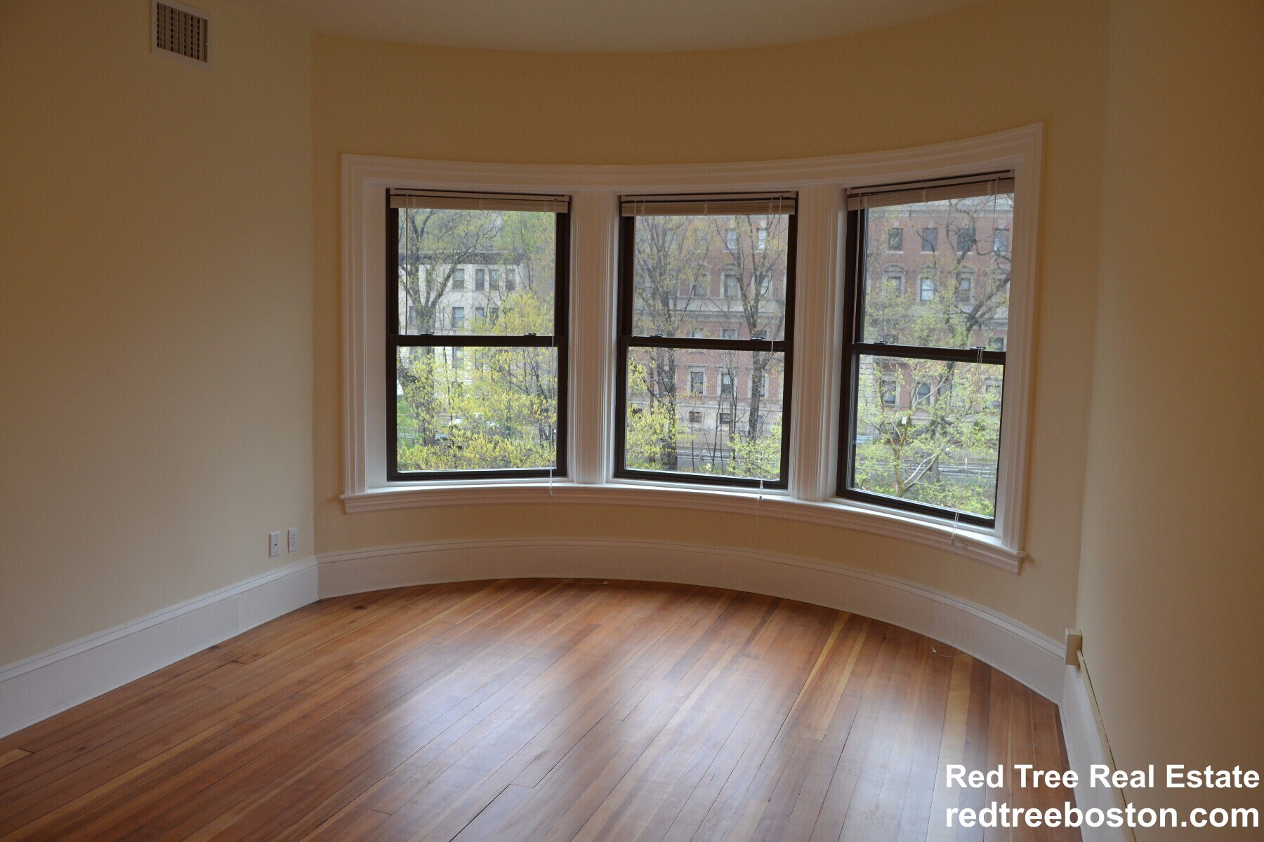 Building Photo - 1463 Beacon St
