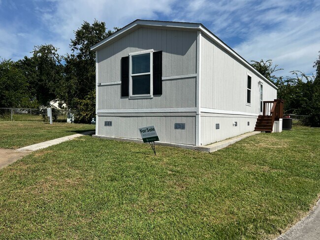 Building Photo - 709 N Collins Fwy