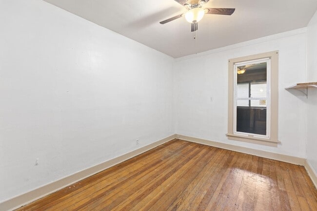 Building Photo - 123 S 11th St