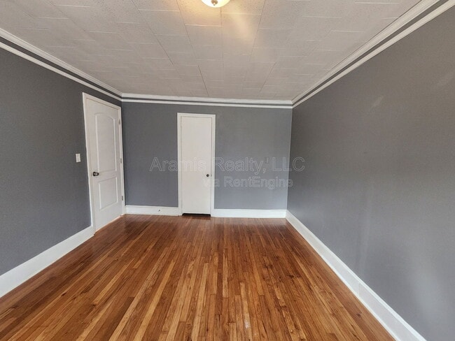 Building Photo - 802 N Park St