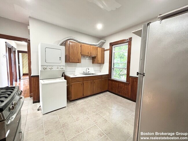 Building Photo - 31 Sudan St