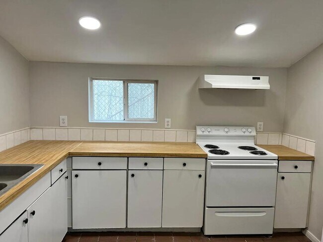 Building Photo - 227 E Ermina Ave, unit 1