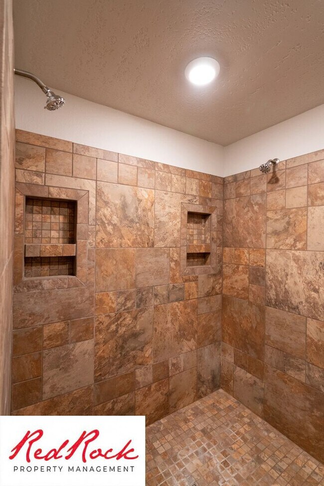 Building Photo - Spacious 3 Bedroom Single-Level Home in Bl...