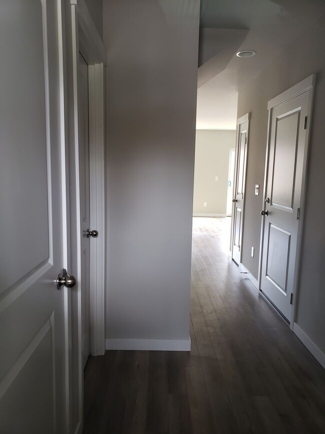Building Photo - Fantastic 3 Bedroom Home In New Neighborhood