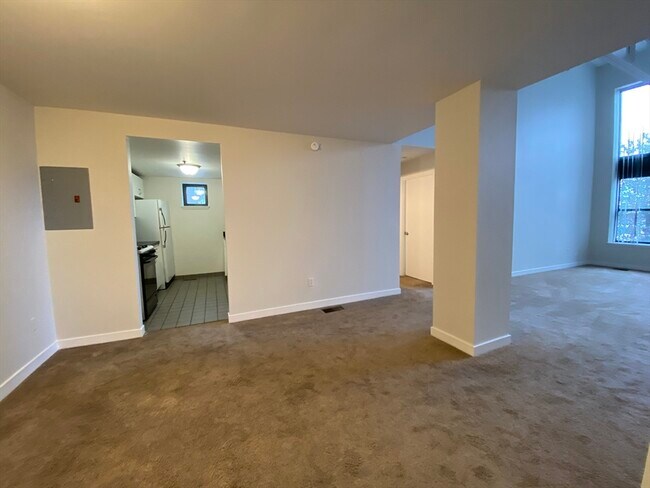 Primary Photo - 71 Fulkerson St