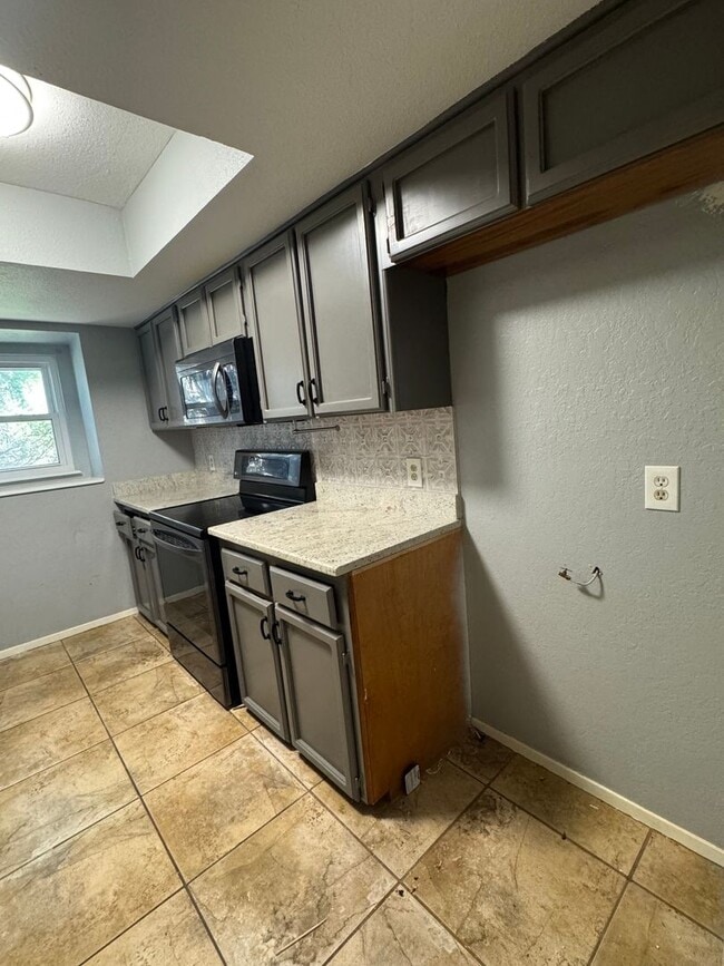 Building Photo - Southside-Duplex-Includes Water & Trash