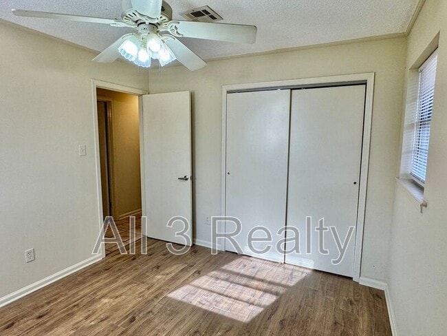 Building Photo - 6332 Pinebrook Dr