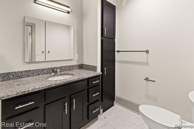 Building Photo - 10 Grand River Ave