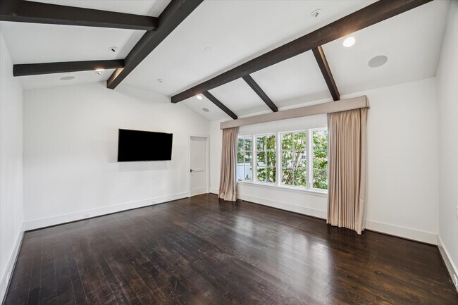 Building Photo - 3214 Westheimer Rd