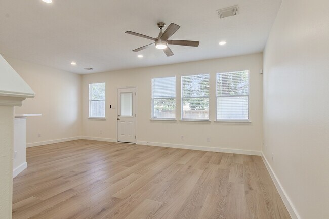 Building Photo - 13167 Peppergate Ln